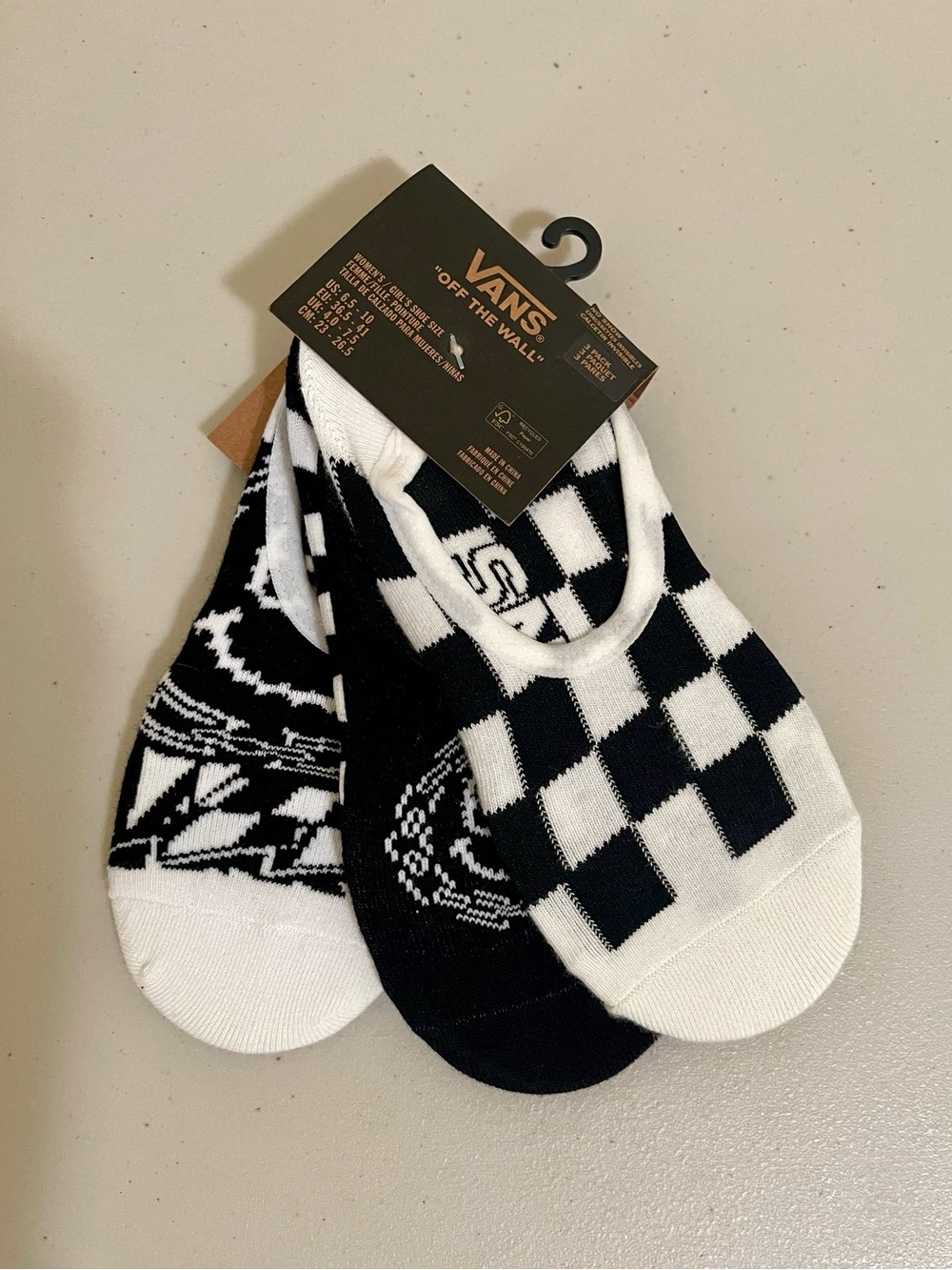 Vans Women’s no show socks black and white variety 3 pk fits size 6.5-10